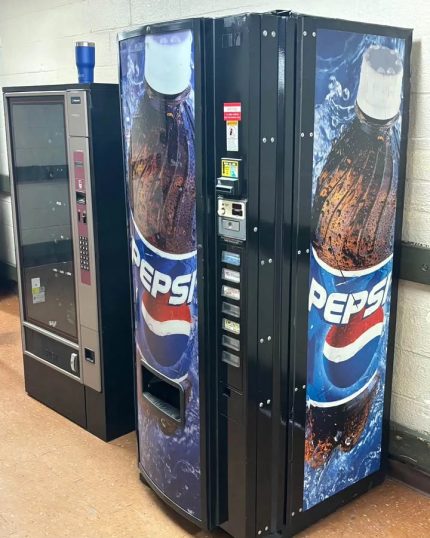 2008 Dixie-Narco DN 276E Vending Machine
