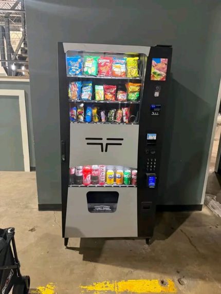 2017 Wittern USI Futura 3589 Combo Vending Machine