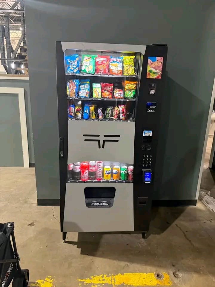 2017 Wittern USI Futura 3589 Combo Vending Machine (3)