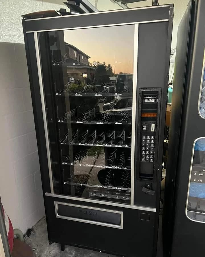 AP 113 Snackshop Vending Machine (1)
