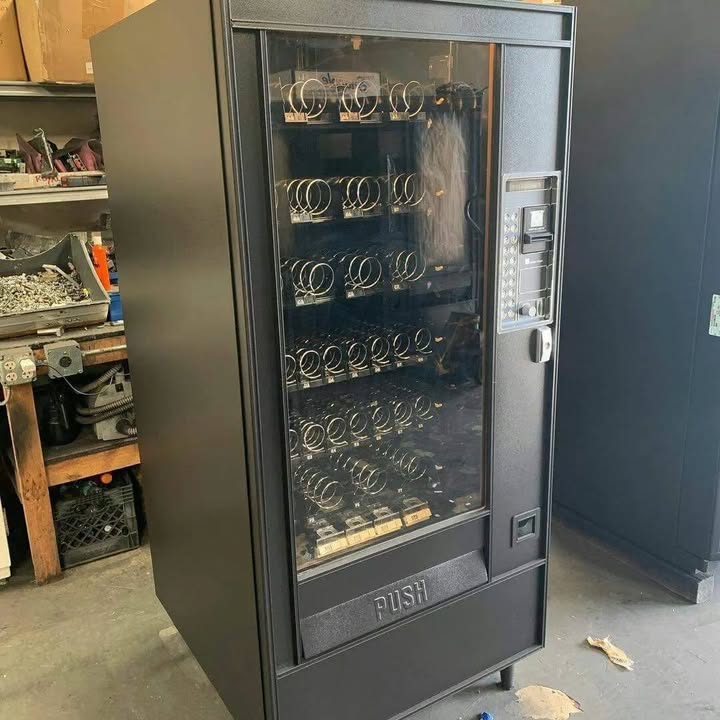 Automatic Products (AP) Glass-Front Snack Vending Machine (6)