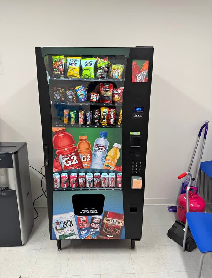 Compact Glass Front Snack Vending Machine (6)