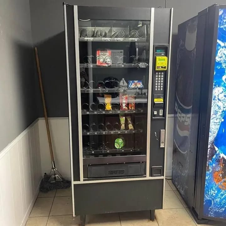 Crane GPL Glass-Front Vending Machine (2)