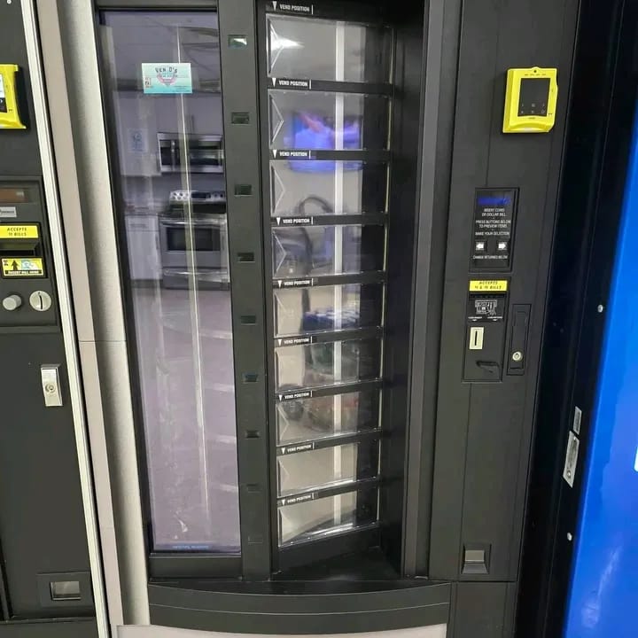 Crane National Shoppertron Rotating Food Vending Machine (4)