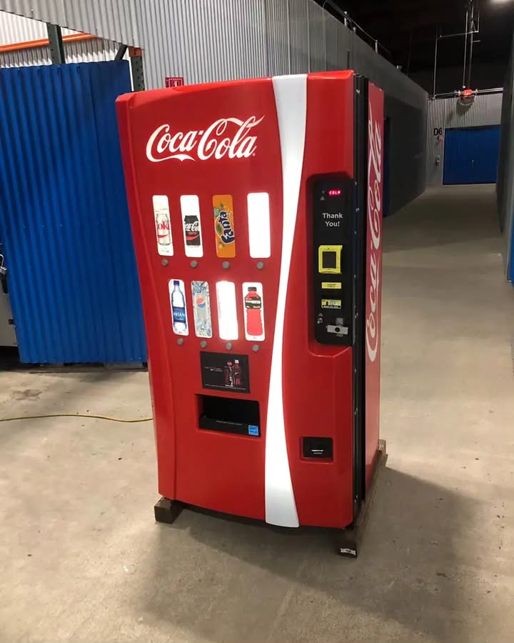 Dixie Narco 501E Drink Vending Machine (2005)
