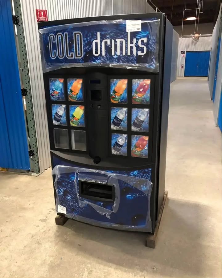 Dixie Narco 501E Drink Vending Machine (2009)
