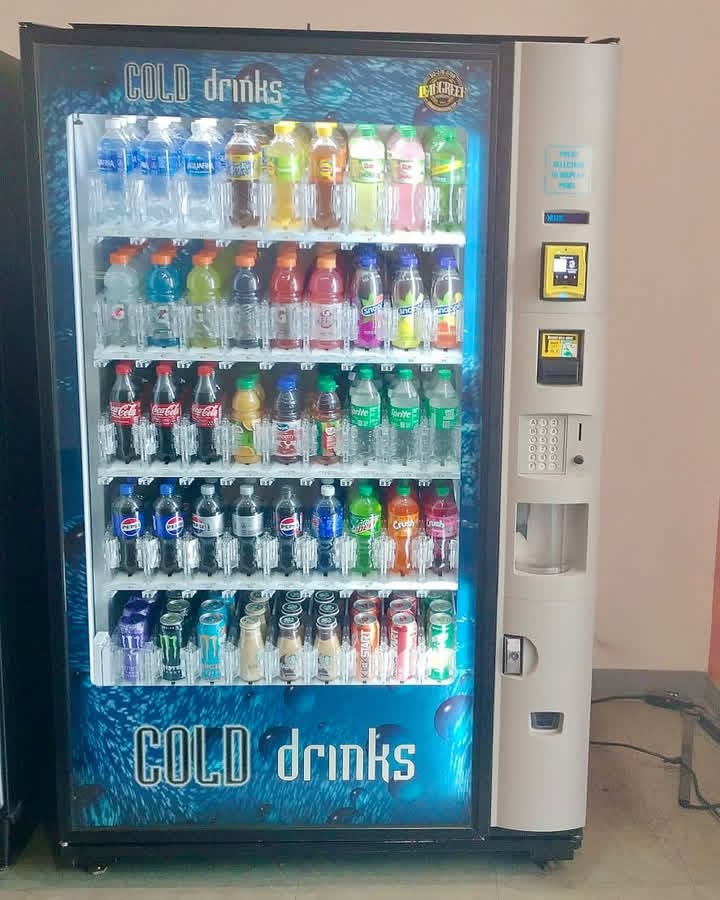 Dixie Narco Beverage Max Glass-Front Drink Vending Machine (3)
