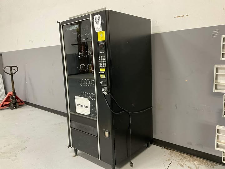 Glass Front Snack Vending Machine (1)