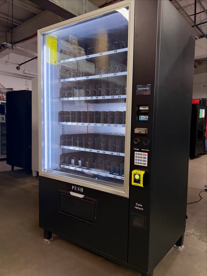 Premium Glass Front Snack Vending Machine (4)