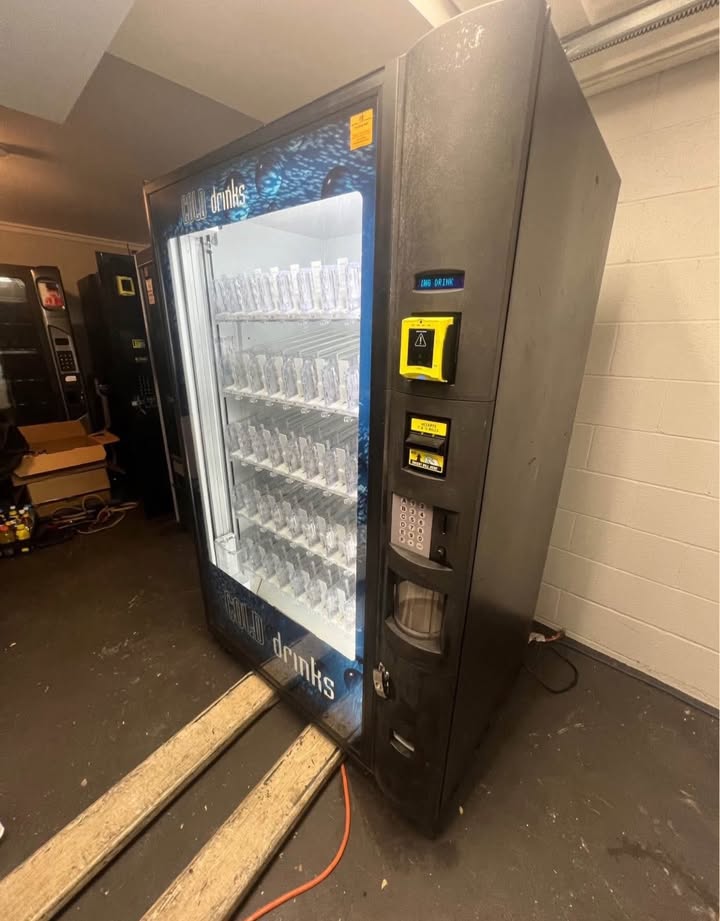 SandenVendo G-Drink Glass-Front Beverage Vending Machine (1)