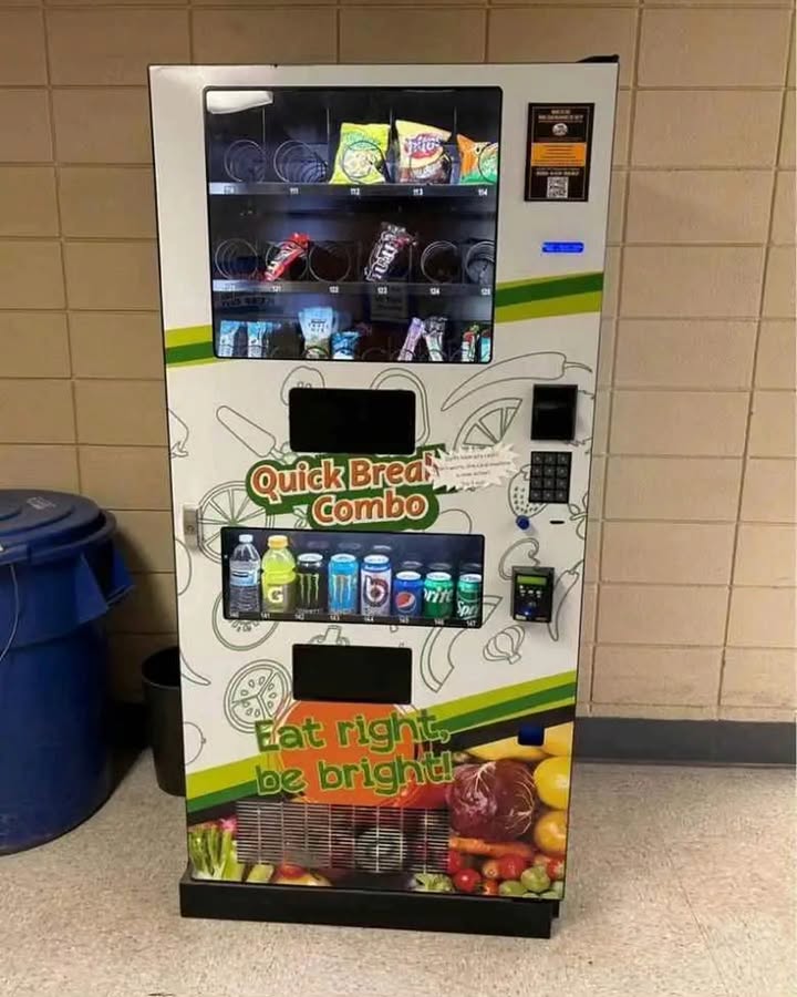 Seaga Quick Break Combo QB2000 Vending Machine (2010)