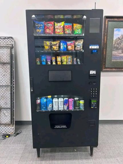Seaga SnakMart Combo Vending Machine (Model SM2300)