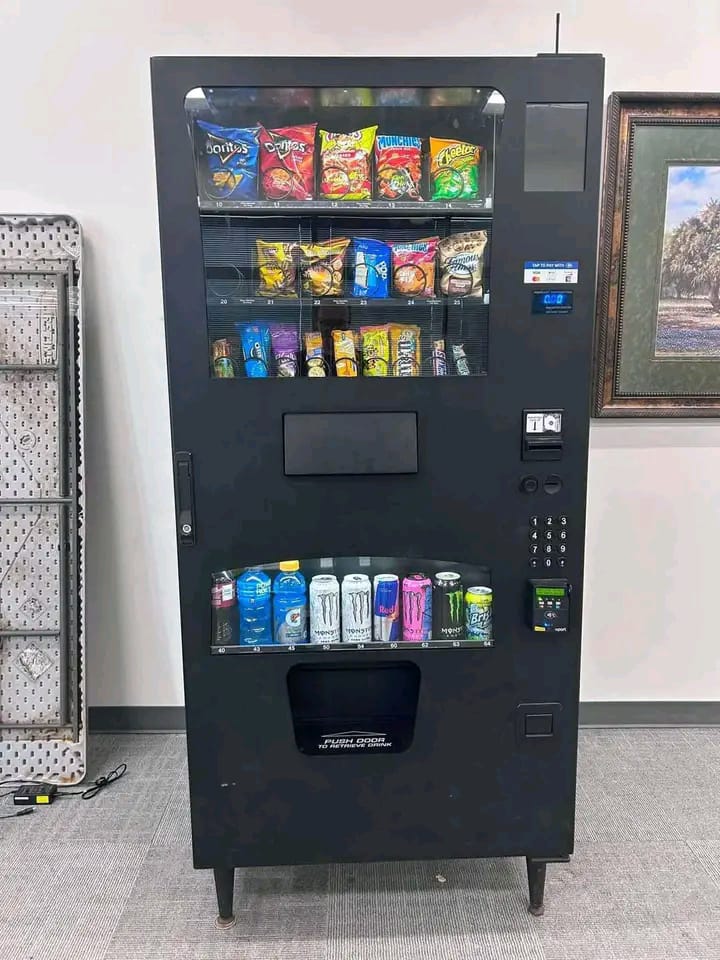 Seaga SnakMart Combo Vending Machine (Model SM2300) (2)