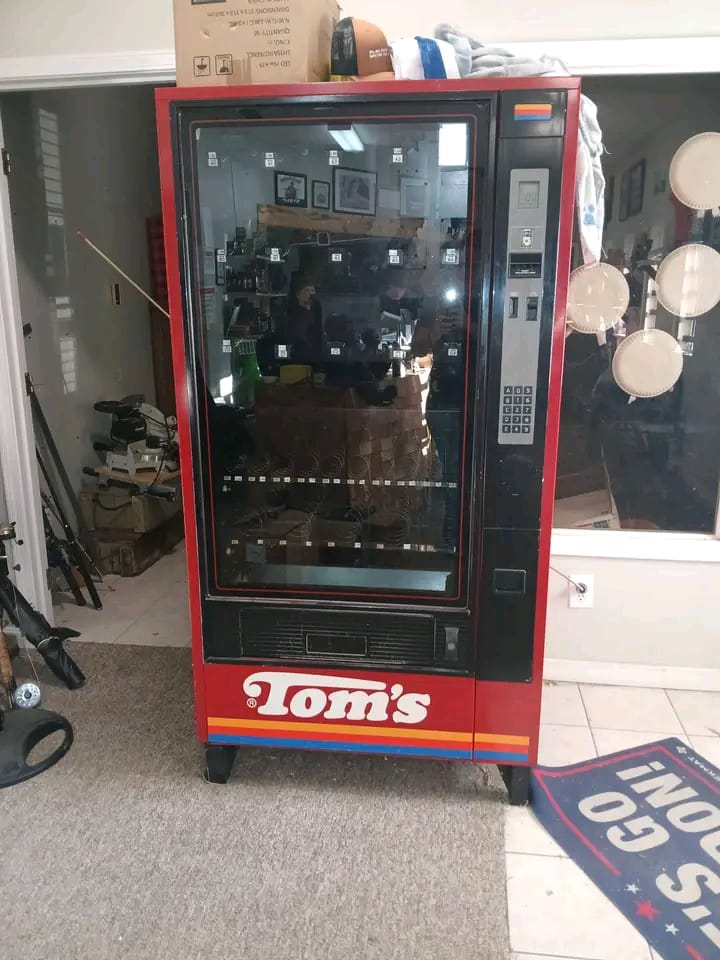 Vintage 1980s Tom's Snack Vending Machine (3)